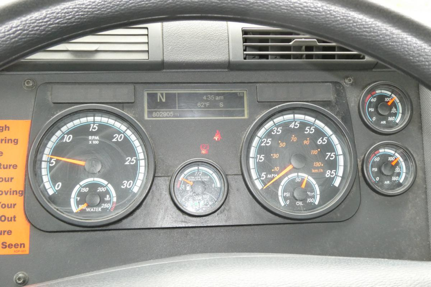 https://cdn.truckertotrucker.com/ad-photos/ec82ac0d-009a-42ca-9666-20fad7c12869/large/freightliner-cascadia-125-dashboard-3481462.jpg?