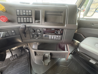 Volvo VNL64T760 truck cabin interior showing dashboard controls and gear selector.