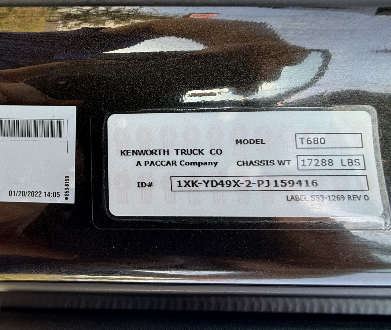 Kenworth T680 model label showing model T680, chassis weight 17288 lbs, ID# 1XK-YD49X-2-PJ159416 on door slab.