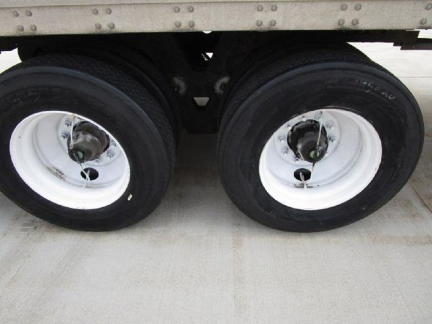 Two rear tires on a 2014 Stoughton van trailer showing dual-wheel configuration and white rims.