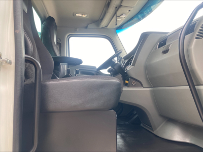 Kenworth T880 dashboard and driver seat interior with steering wheel and pedals. Visible text includes VIN 1NKZL40X5JJ208050, Stock Number B3354P, Category Rolloff, Type Trucks, NewUsed Used.