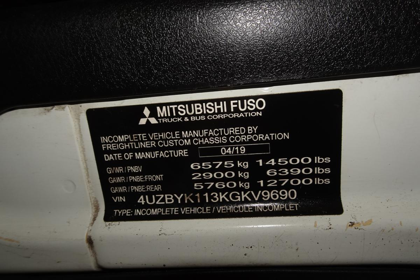 Mitsubishi Fuso Canter FE140 door/ID plate showing gross vehicle weight ratings and VIN 4UZBYK113KGKV9690.