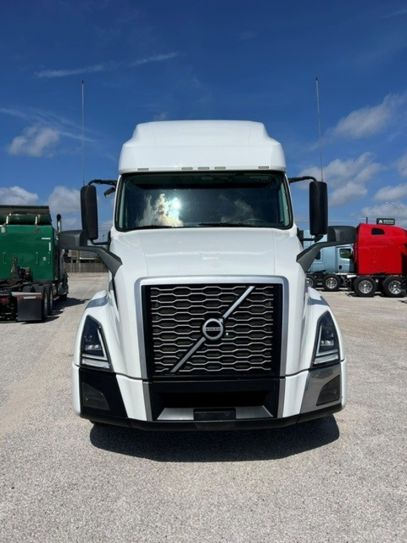  Volvo VNL64T760 truck front view showing large grille with Volvo emblem and rectangular headlights.