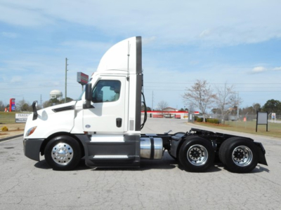 Tractor unit side view showing Freightliner Cascadia 126 2021 with multiple axles and sleeper cab