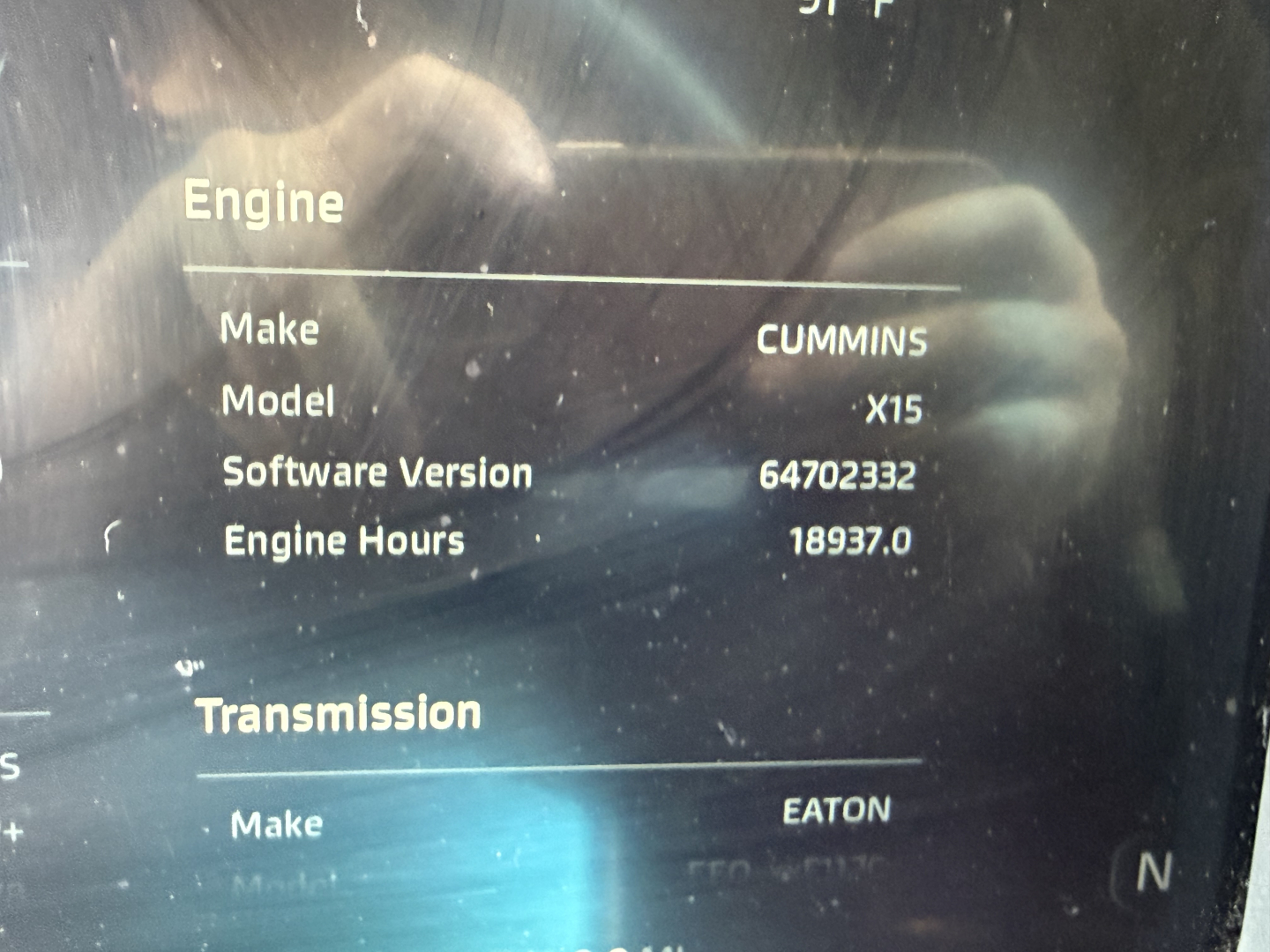 Kenworth T680 engine bay display showing Cummins X15 engine, software version 64702332, engine hours 18937.0, and Eaton transmission on dashboard view.