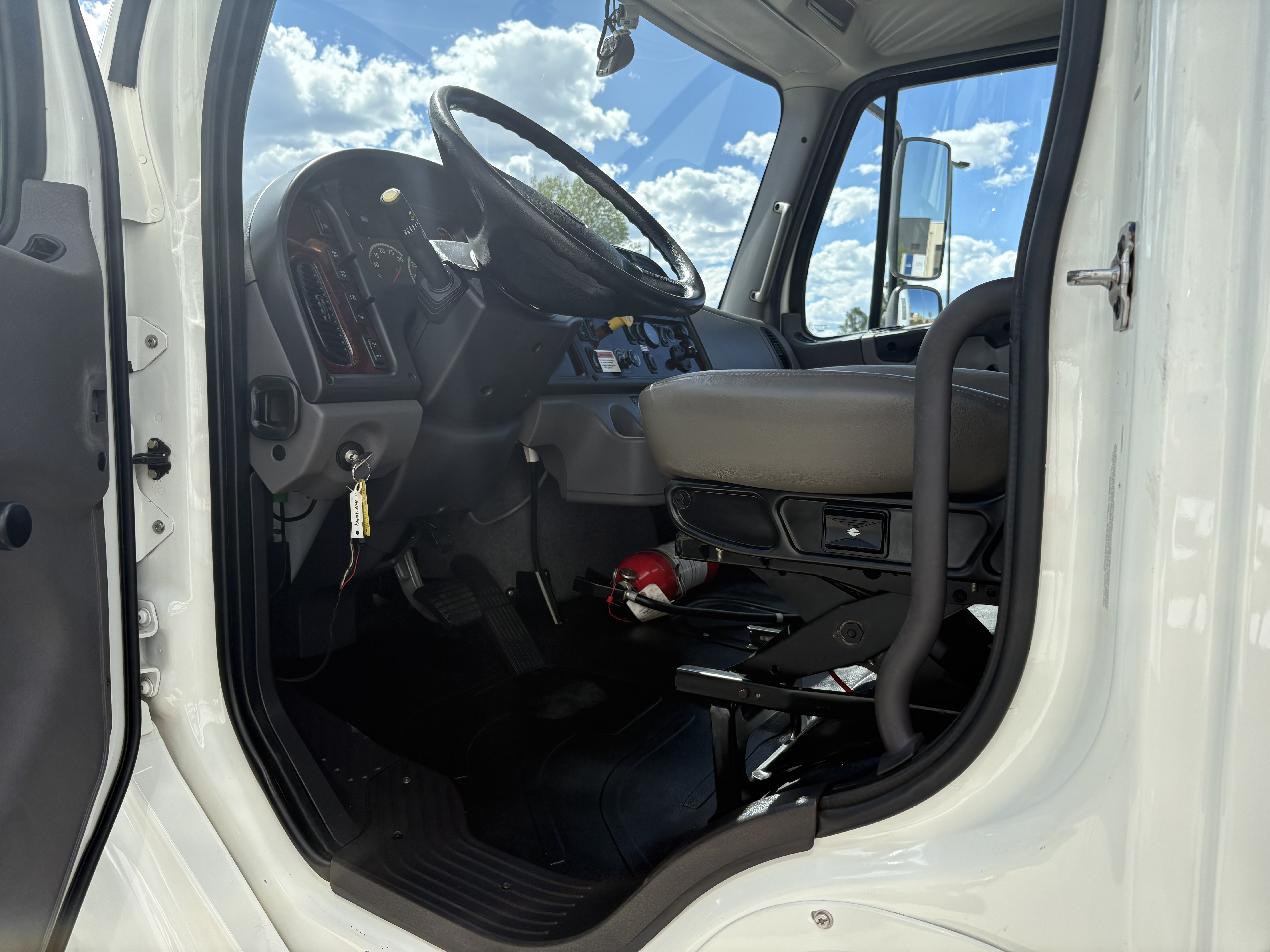 2022 Freightliner M2-106