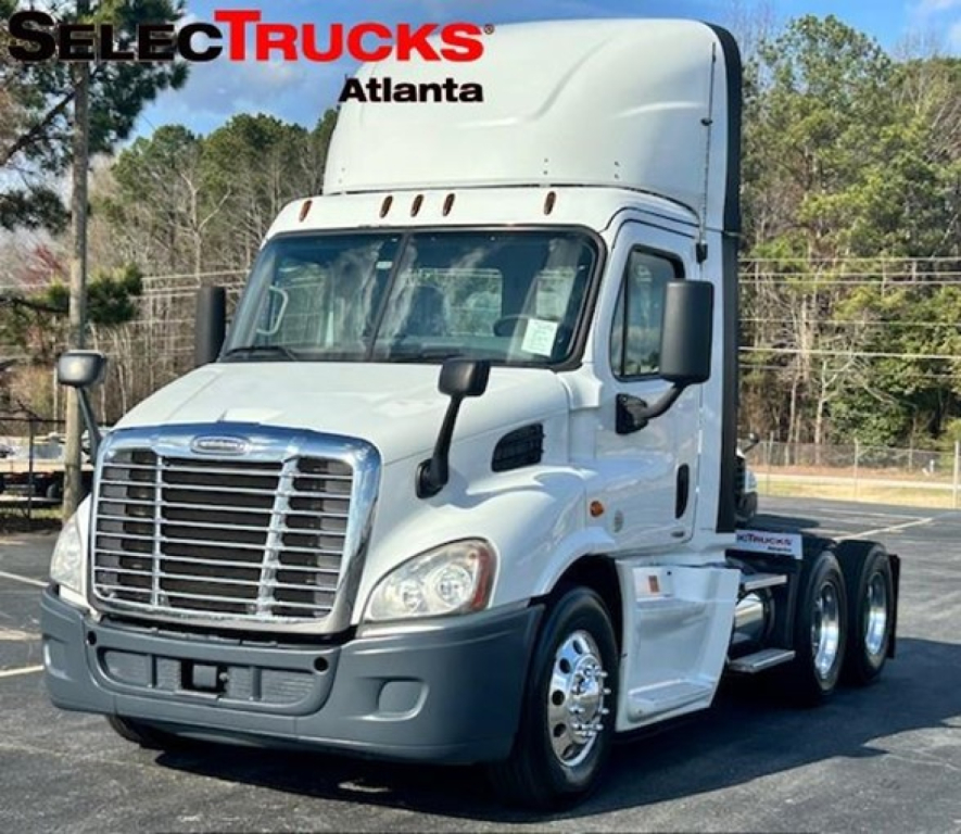 Freightliner Cascadia Evolution 2016 Day Cab tractor truck in white, front-left view, with SelectTrucks Atlanta logo.