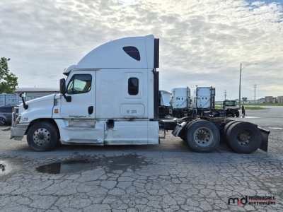 2016 Freightliner Cascadia semi-truck tractor side view showing cab and dual rear axles.