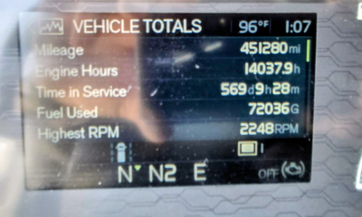 Vehicle Totals screen on a Volvo VNL showing Mileage 451280 mi, Engine Hours 140379 h, Time in Service 5699 h 28 m, Fuel Used 72036 gal, Highest RPM 2248, N N2 E indicators.