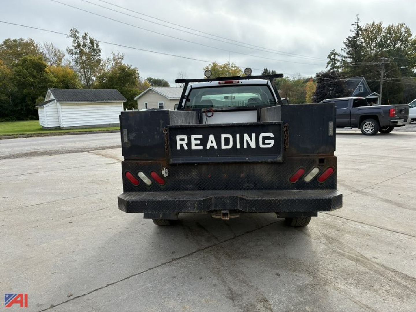 Dump bed 2006 Chevrolet Silverado 2500 rear view with 'READING' sign on tailgate.