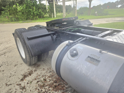 Freightliner Cascadia single axle chassis with fuel tank and dual rear tires, view of frame and fuel tank