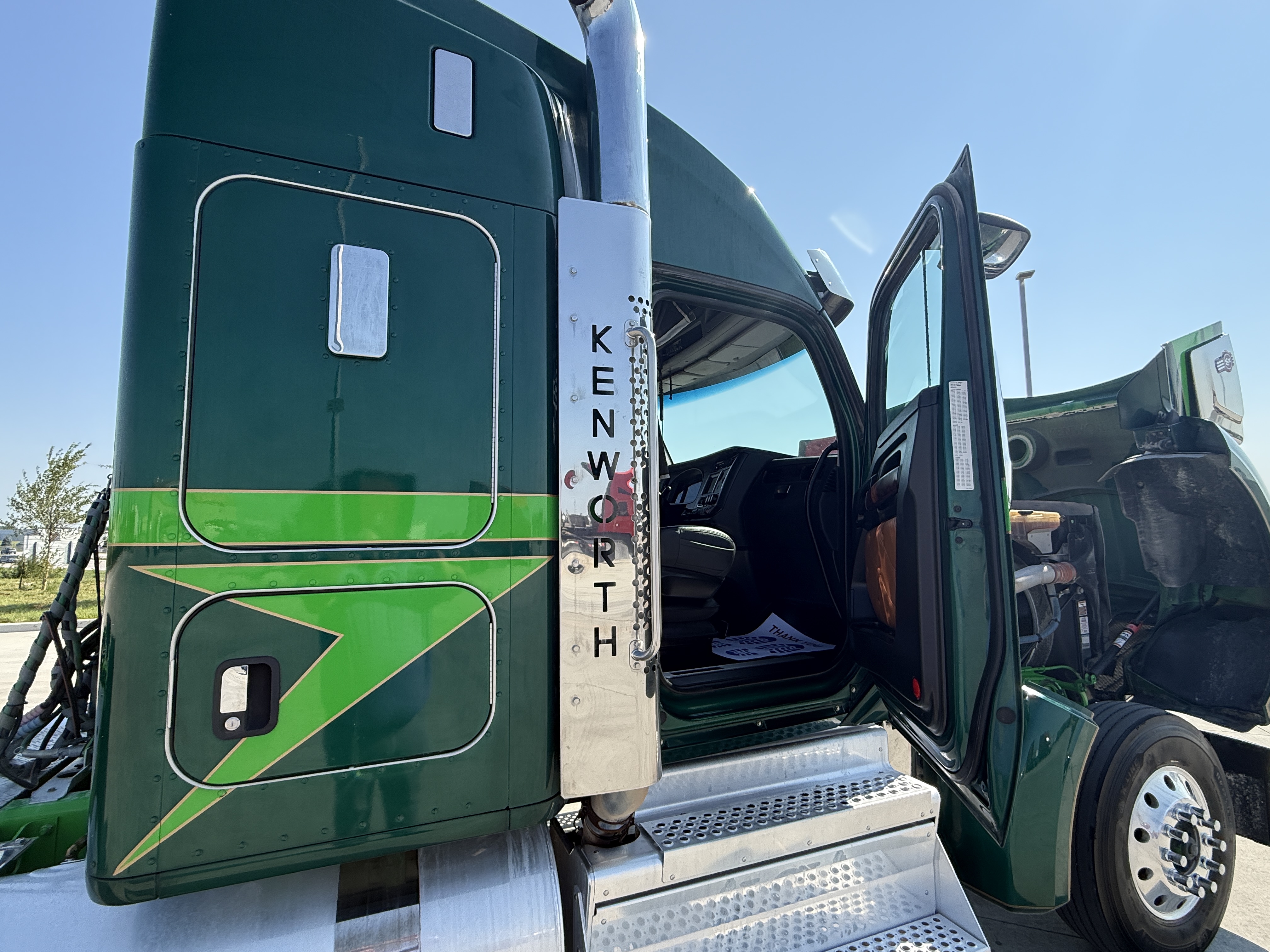 2023 Kenworth W990