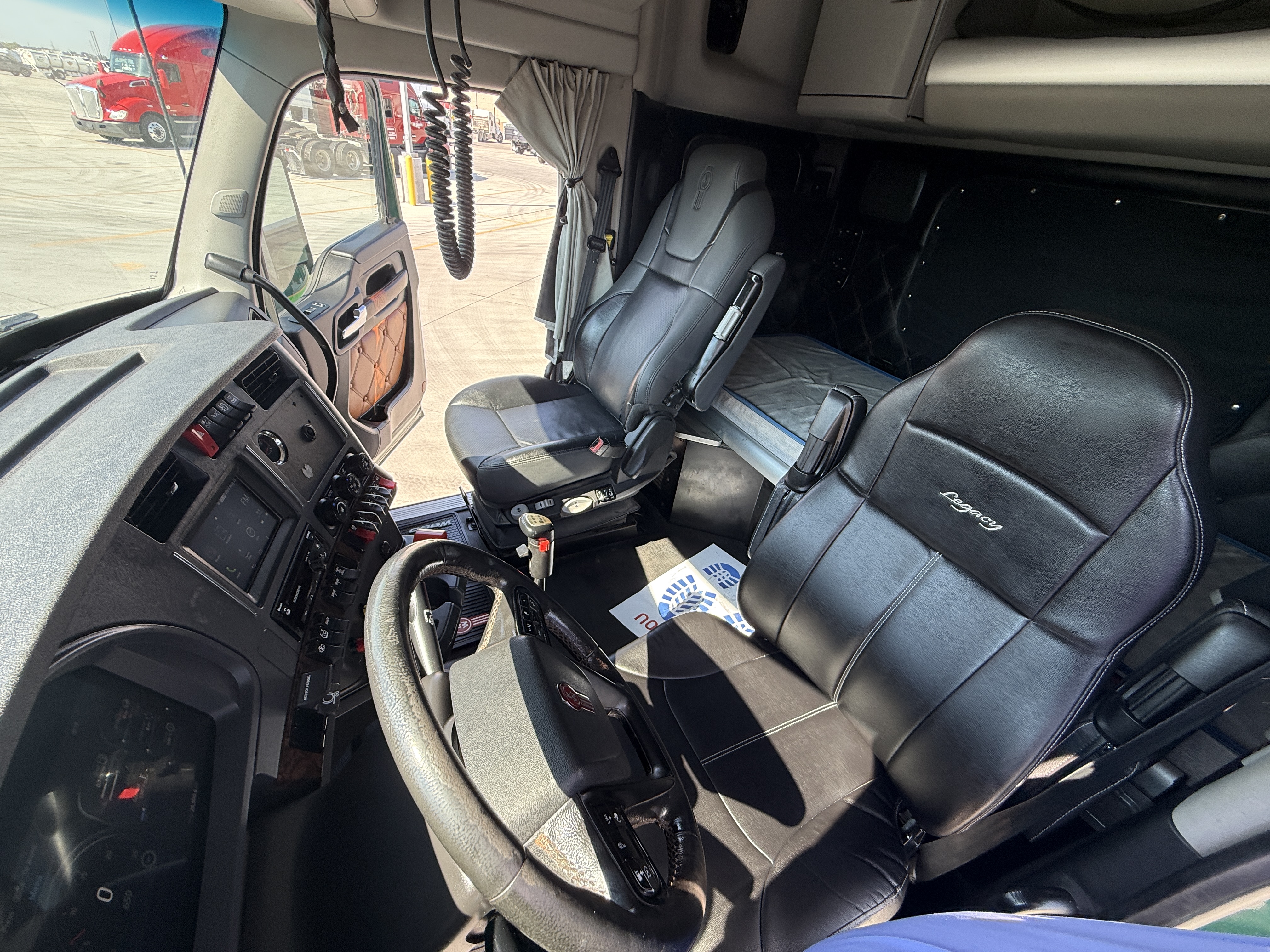 2023 Kenworth W990