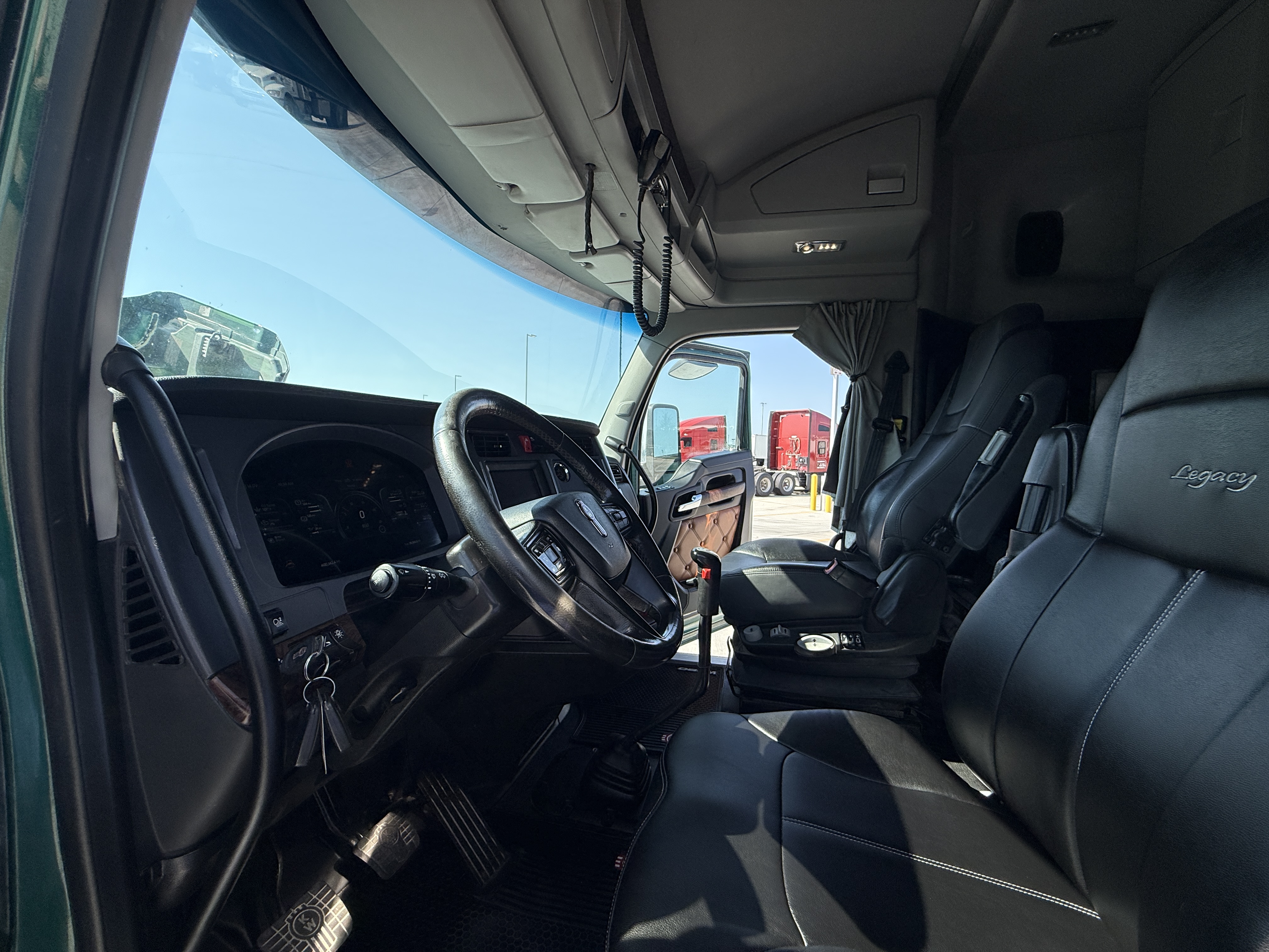 2023 Kenworth W990