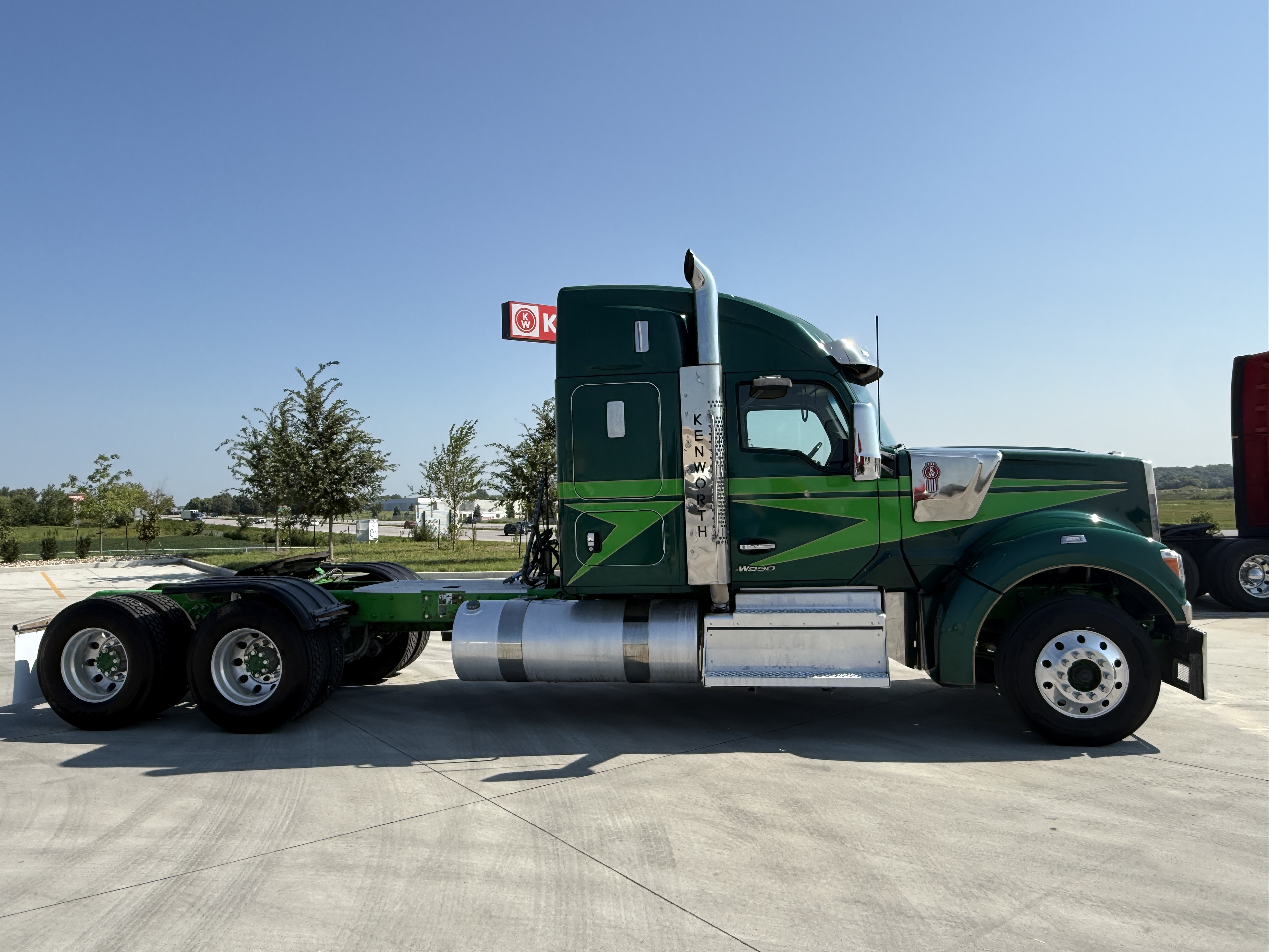 2023 Kenworth W990