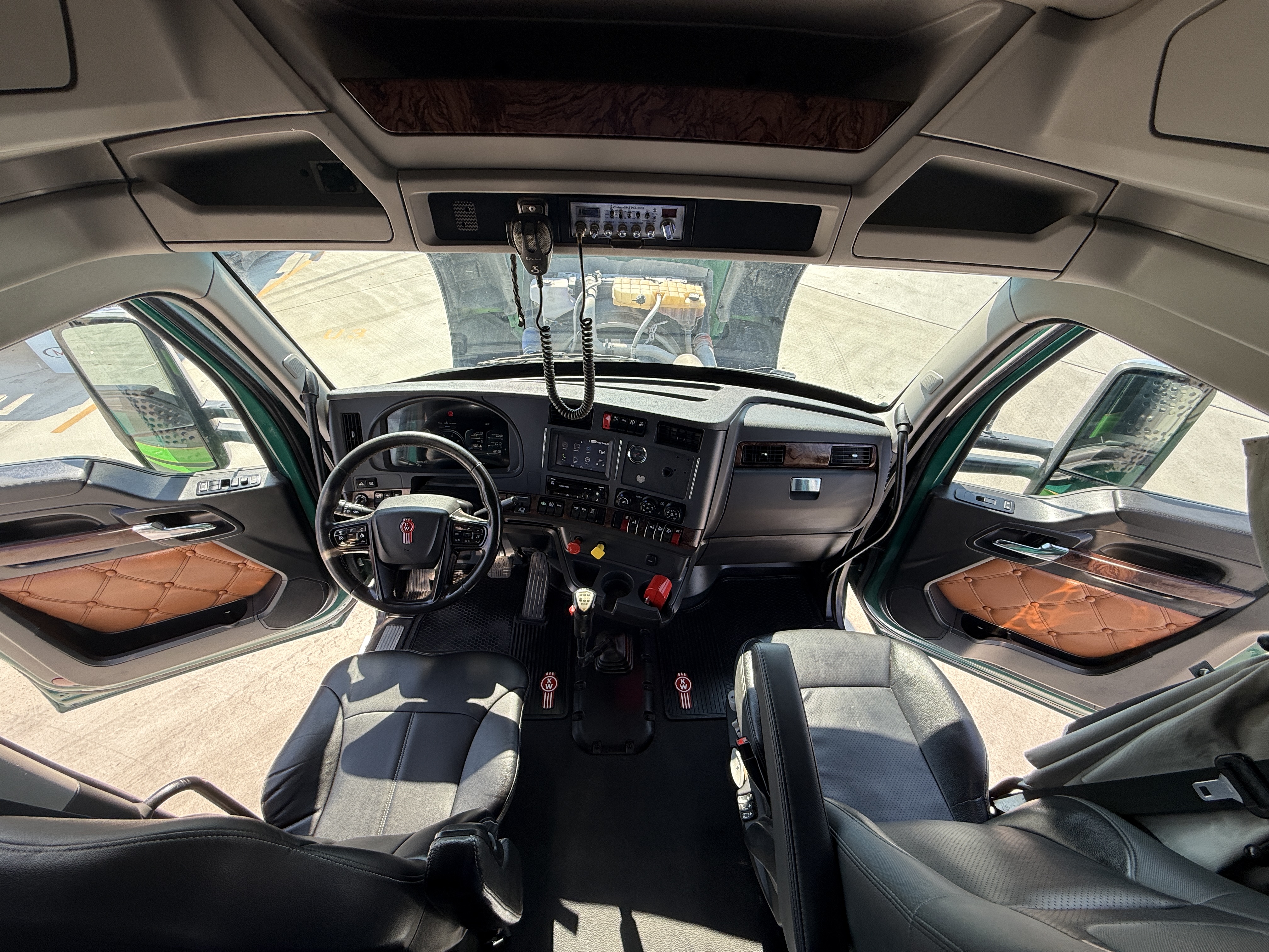 2023 Kenworth W990