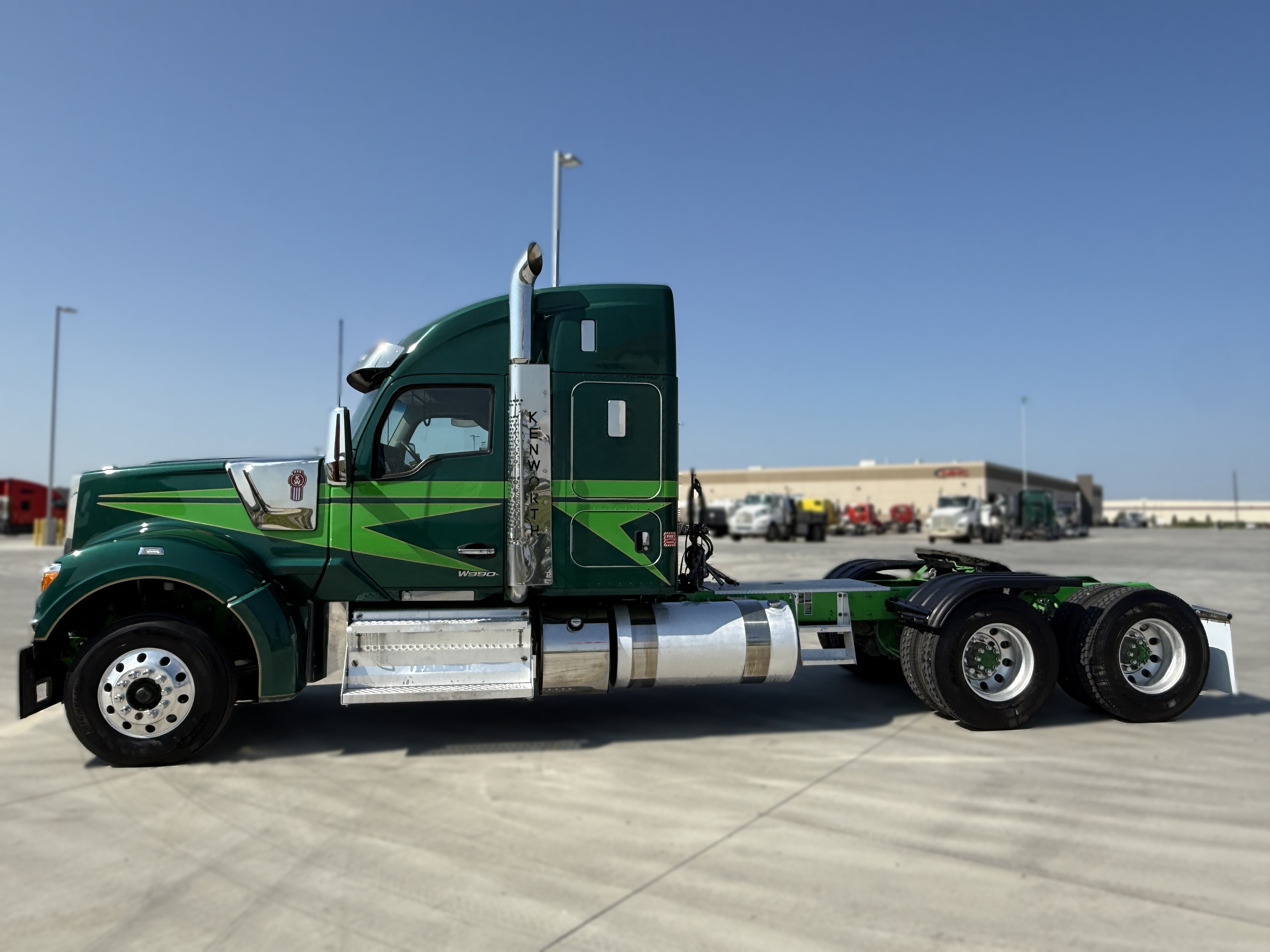 2023 Kenworth W990