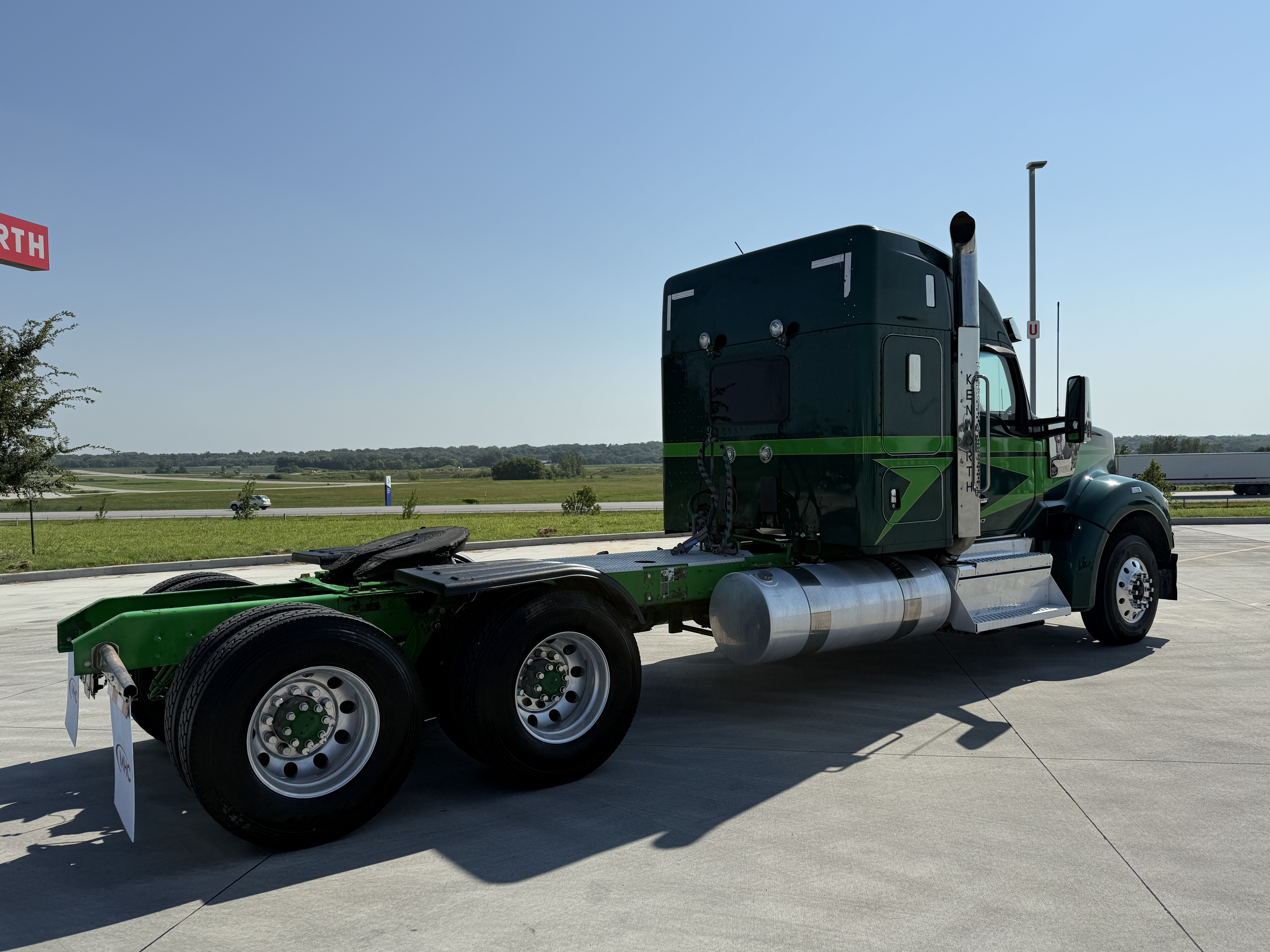 2023 Kenworth W990
