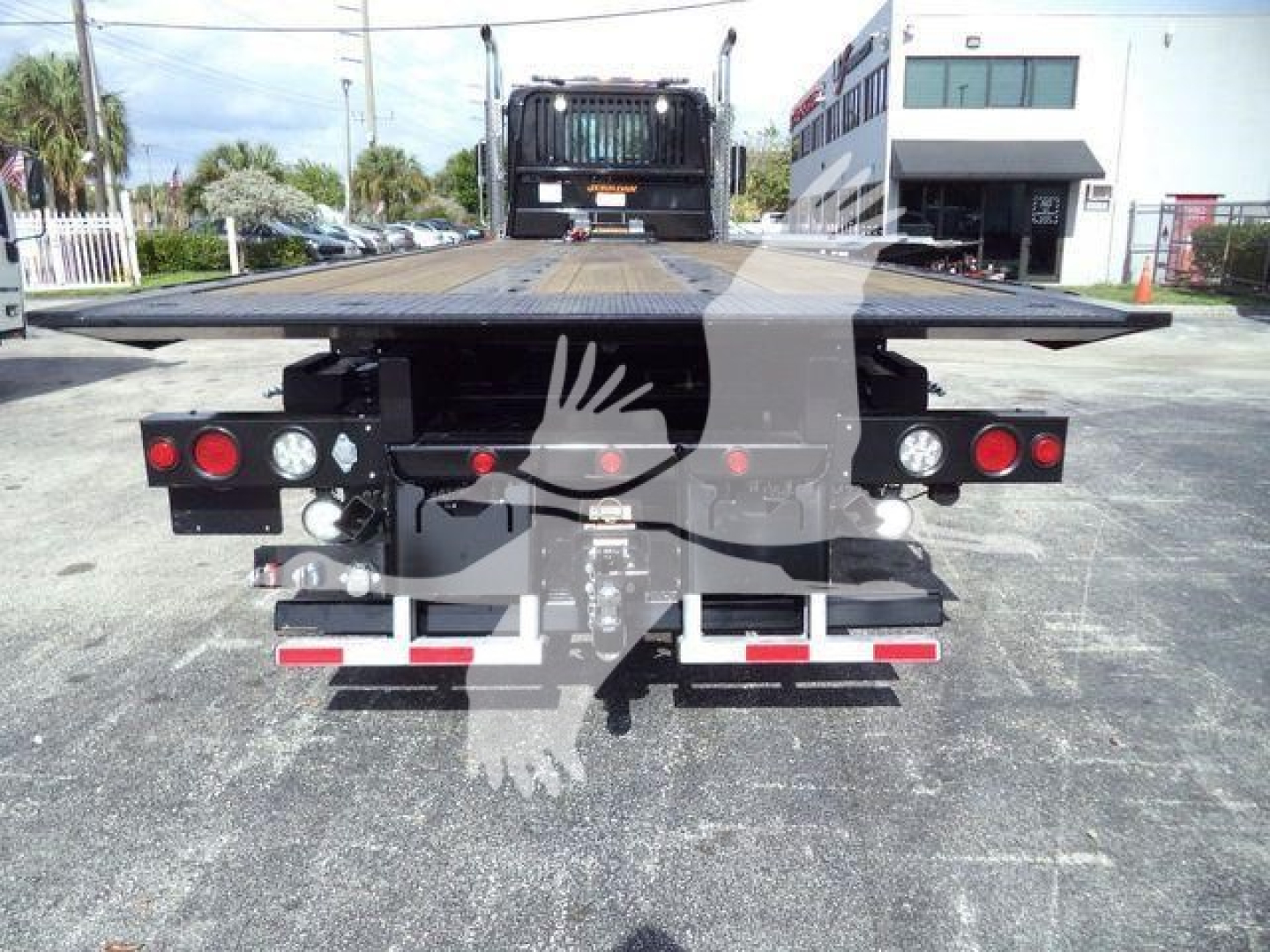 Kenworth T880 rollback truck rear view showing flatbed, lights, and bumper with reflectors