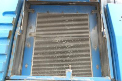 MHL340D vehicle radiator/grille area with blue body panels visible.