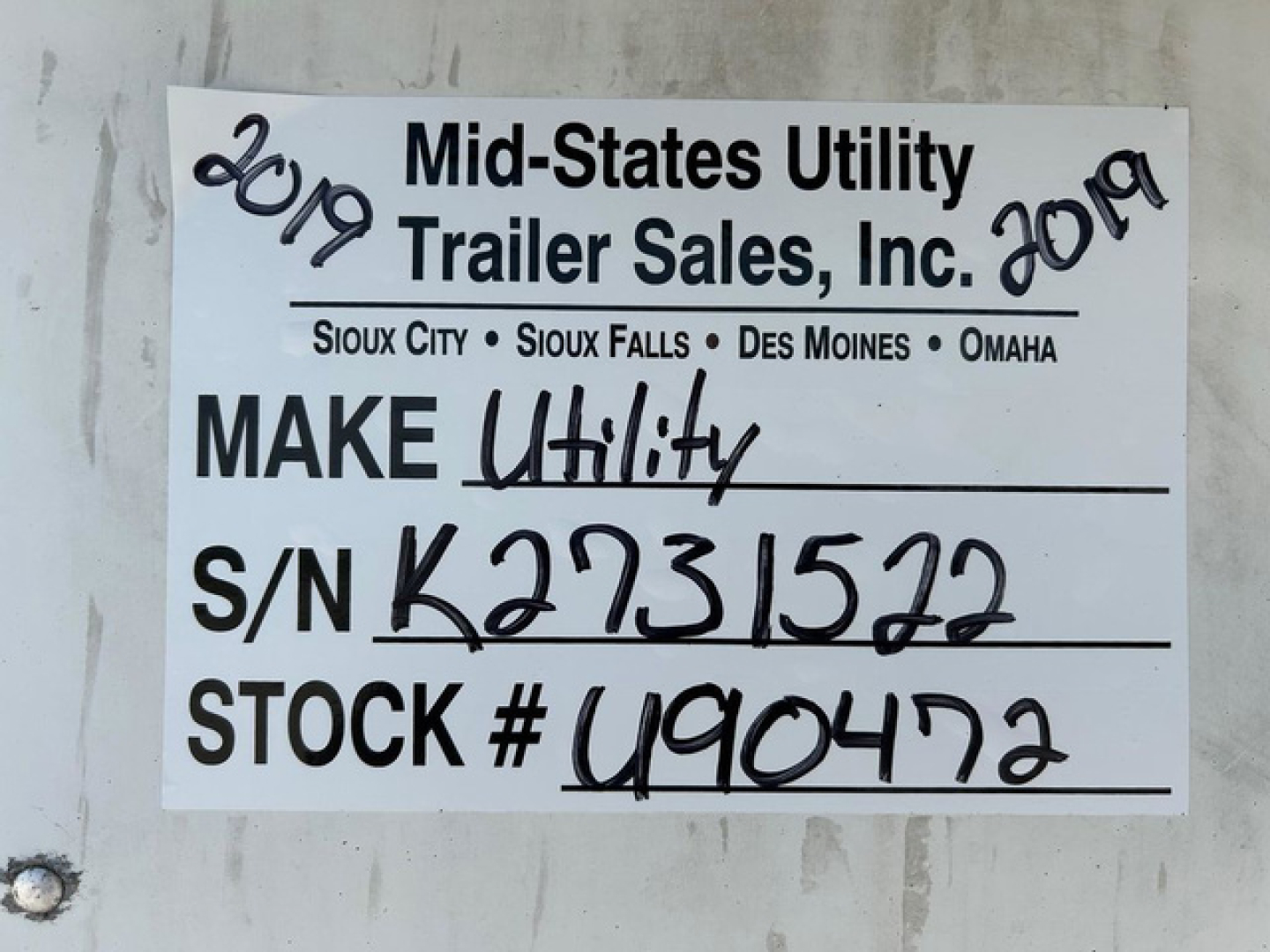 Trailer tag showing make Utility, S/N K2731522, stock  U90472, VIN 1UYVS2532K2731522, from Mid-States Utility Trailer Sales with 2019 handwritten year.