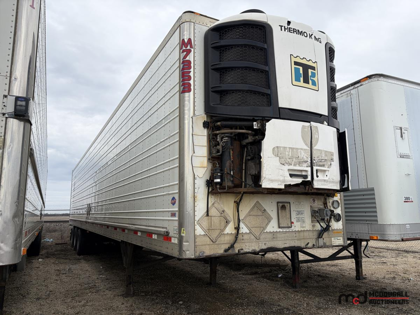  reefer trailer showing Thermo King unit, front refrigeration unit, 53' tri-axle trailer with metal side panels and M3265B on nose.