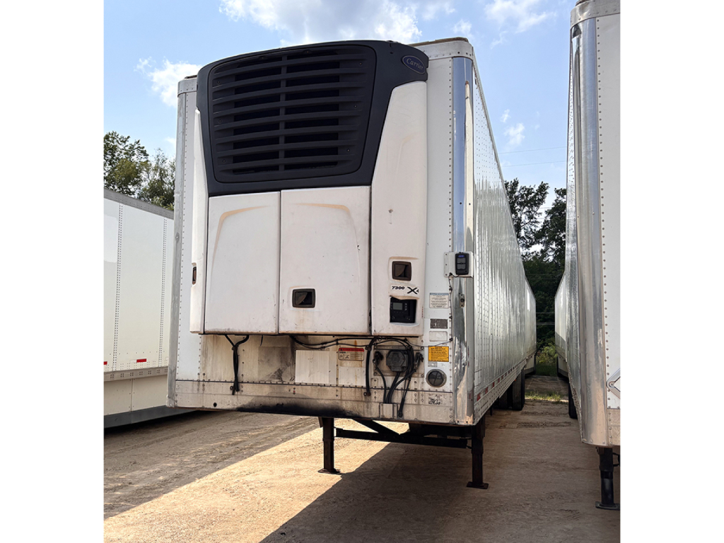 Reefer trailer front view showing condenser unit and front landing gear of a 2016 Utility 3000R.