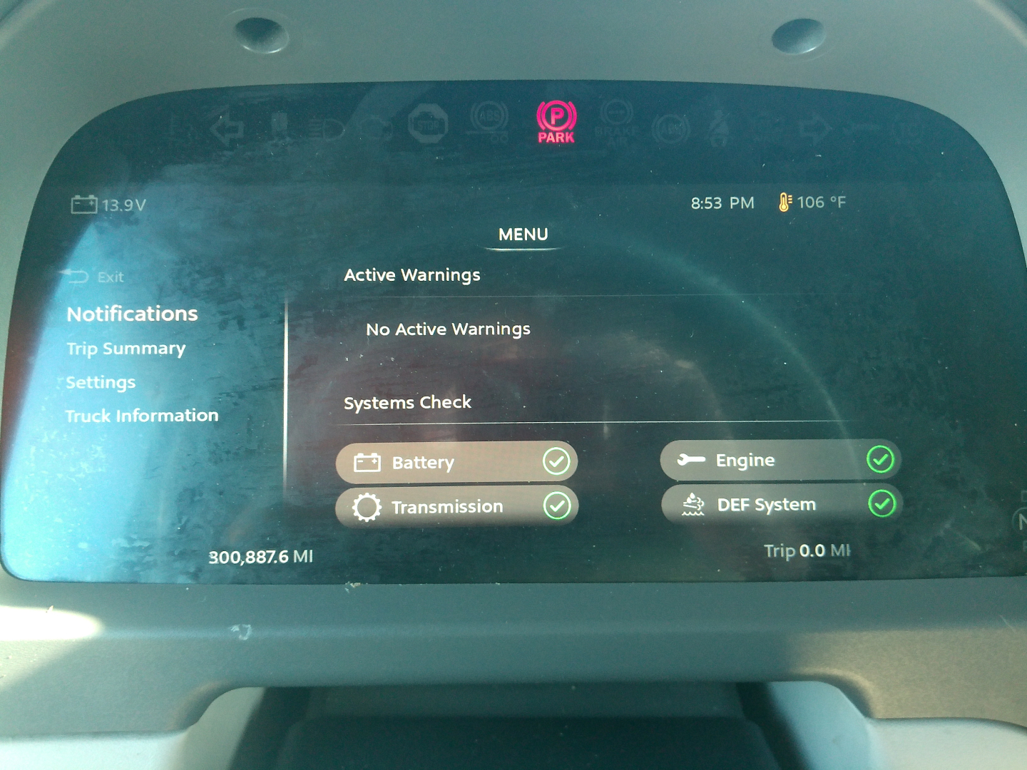 Peterbilt 579 instrument cluster display showing system checks with Battery and Transmission indicators and menu options.