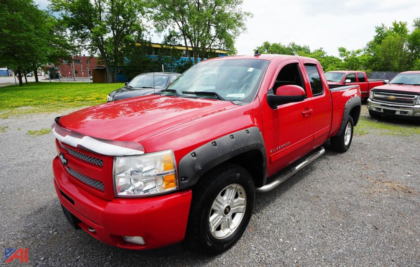 Chevrolet Silverado 2011 Z71 4x4 Ext. Cab pickup truck red exterior with crew cab and black fender flares