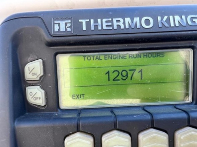 Thermo King unit showing total engine run hours 12971 on green display panel.
