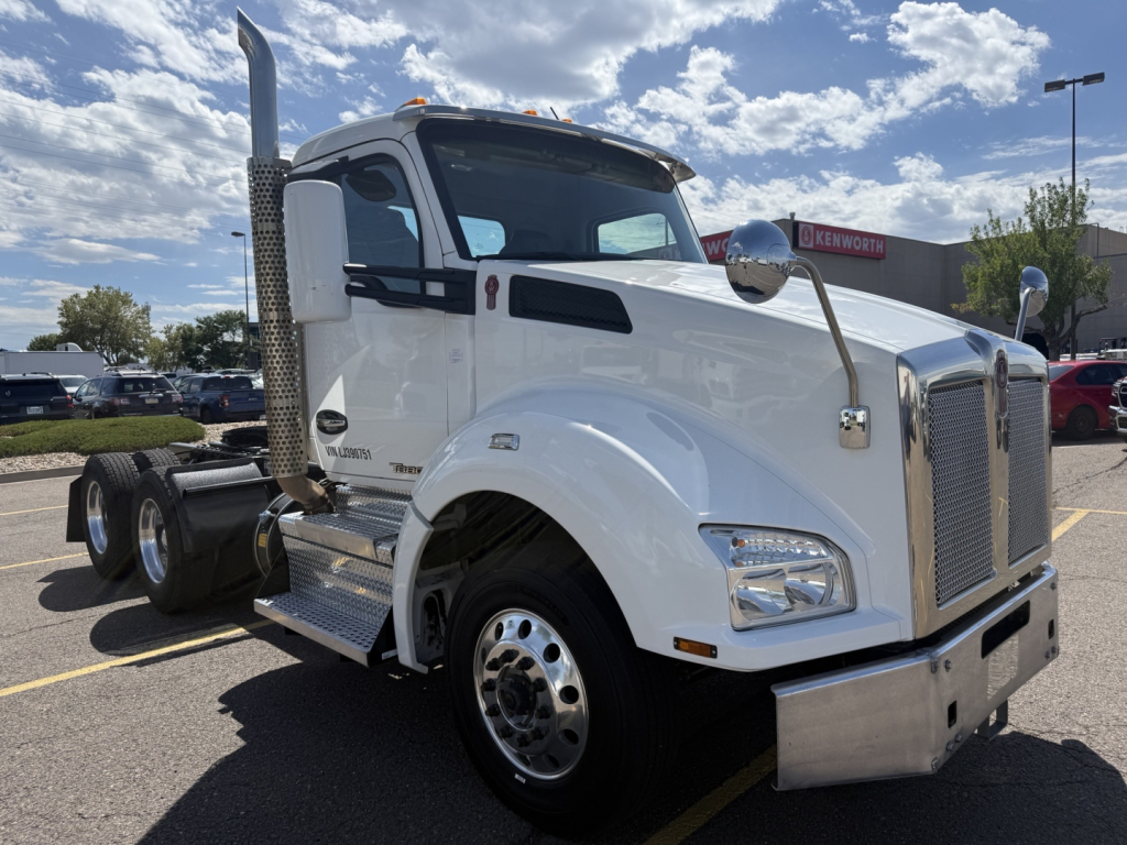 Kenworth T880 conventional daycab truck in white, front-left view, chrome exhaust stacks, dual rear axles, stock number 0629622, VIN 1XKZD49X0LJ390751.