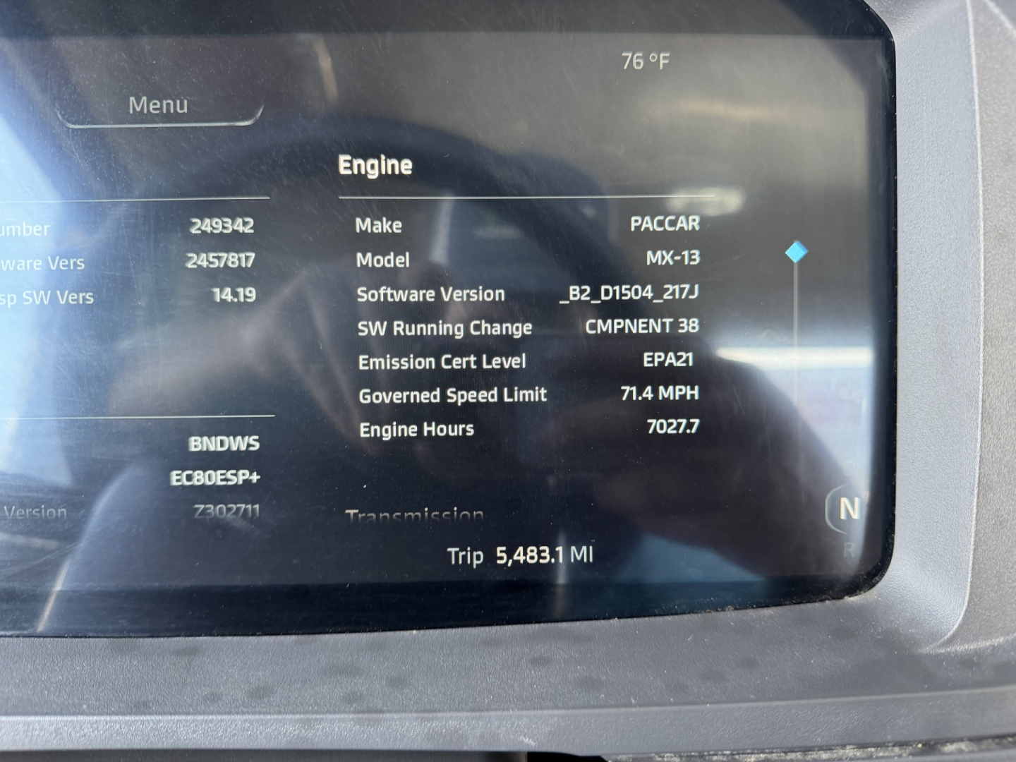 Kenworth T880 engine display showing Make PACCAR, Model MX-13, Software Version _B2_D1504_Z17J, Emission Cert Level EPA1, Gov Speed 71.4 MPH, Engine Hours 7027.7, Trip 5,483.1 MI, VIN MCU data on screen