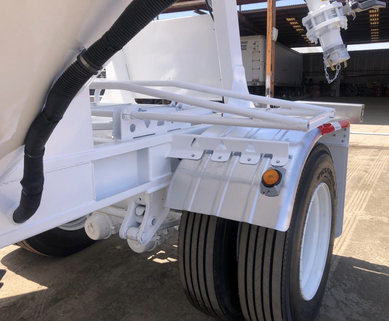 PORTABLE CEMENT SILO TRAILER