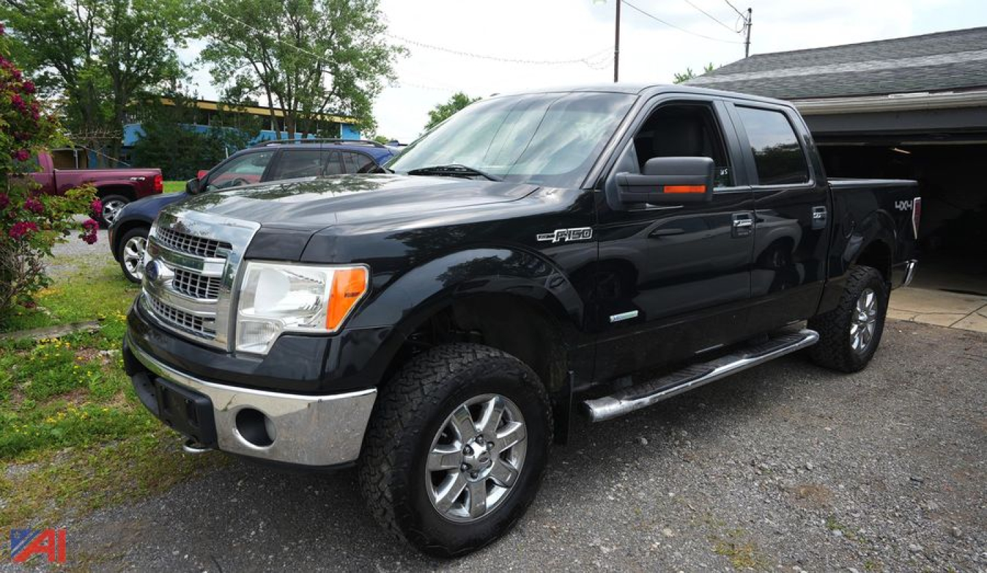 Ford F-150 pickup truck 2013 XLT SuperCrew 4x4 extended cab in black with chrome front bumper and side steps. Visible badges include F-150 and 4x4.