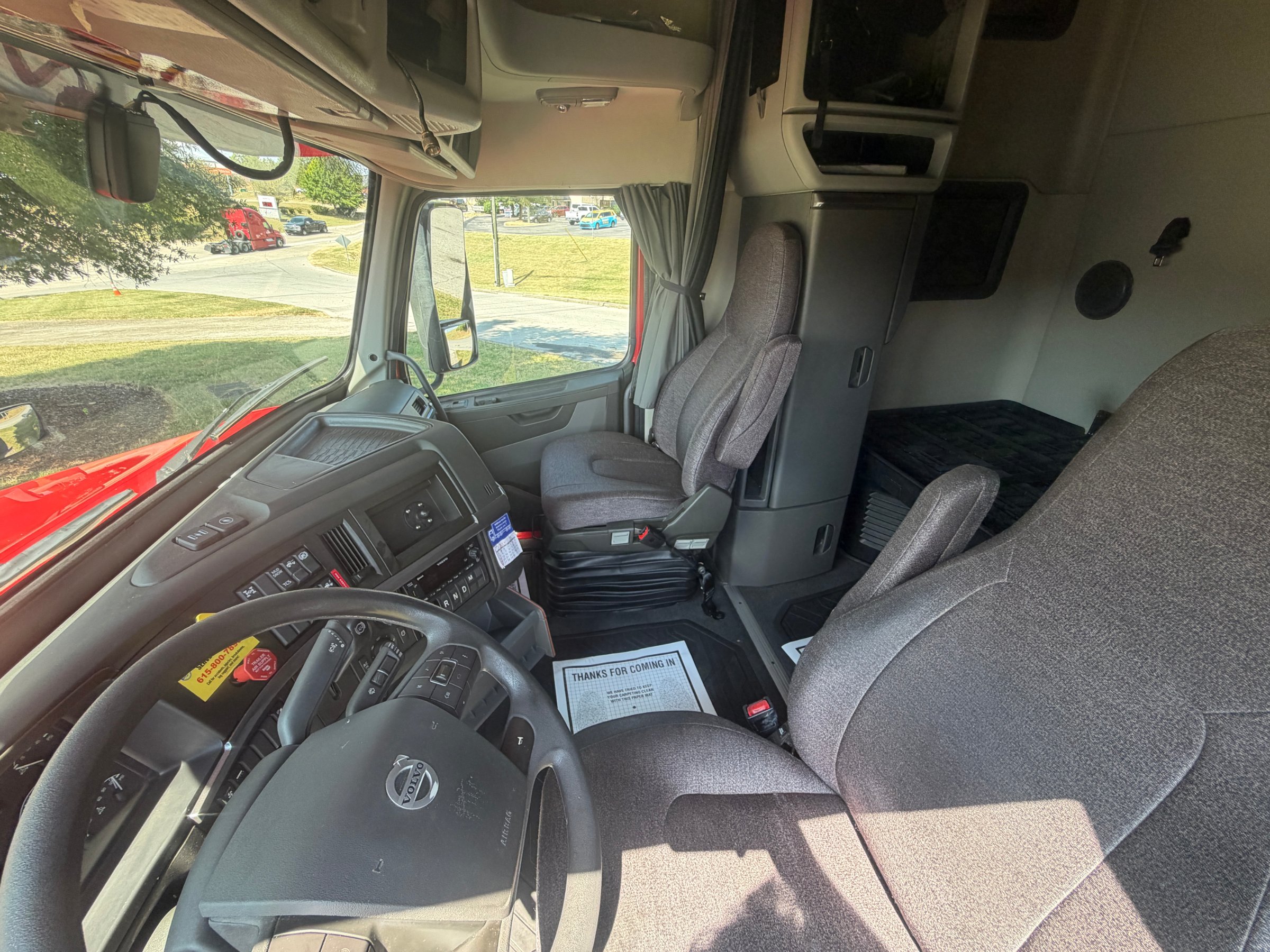 2022 Volvo VNL64T760