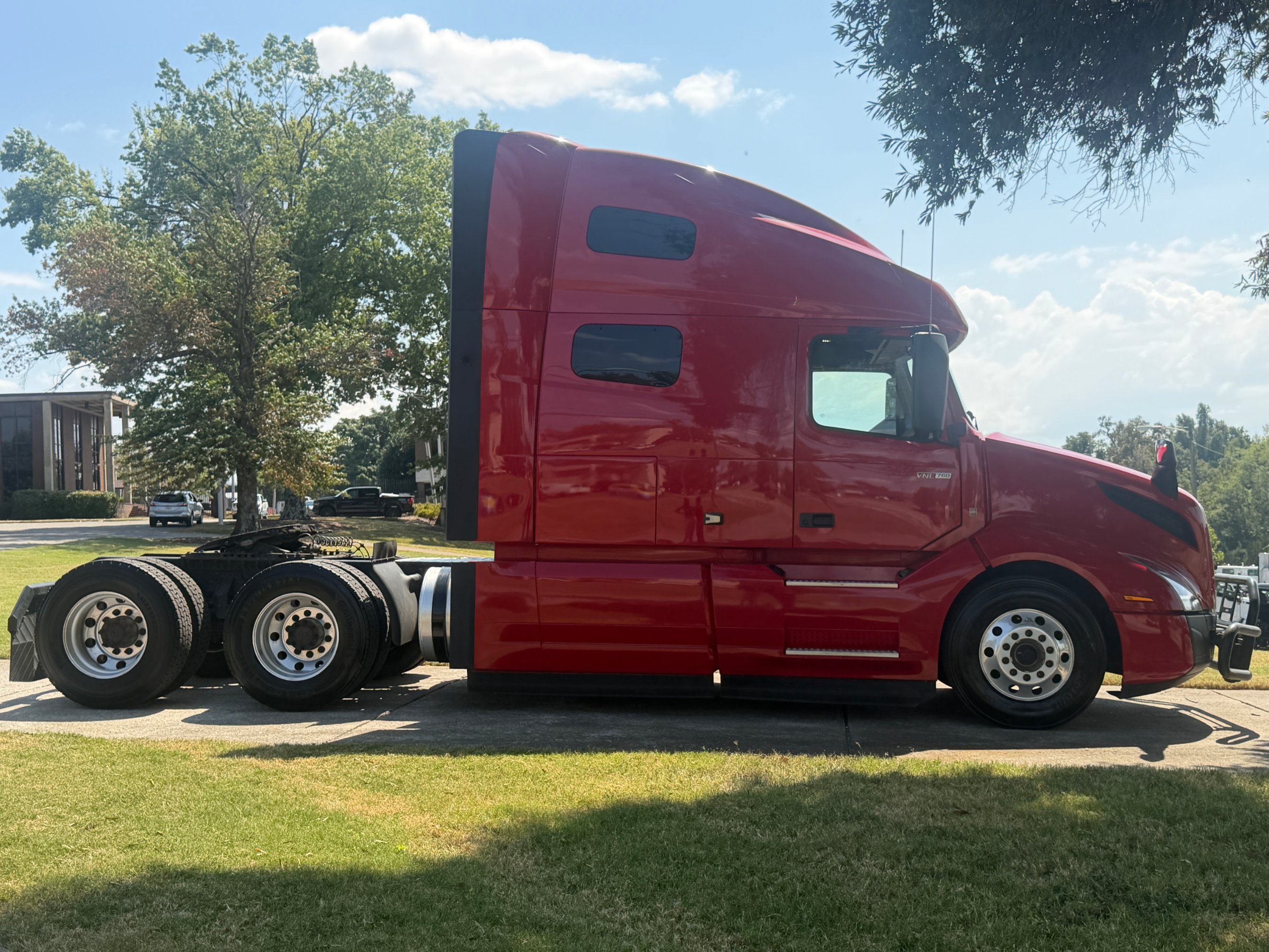 2022 Volvo VNL64T760