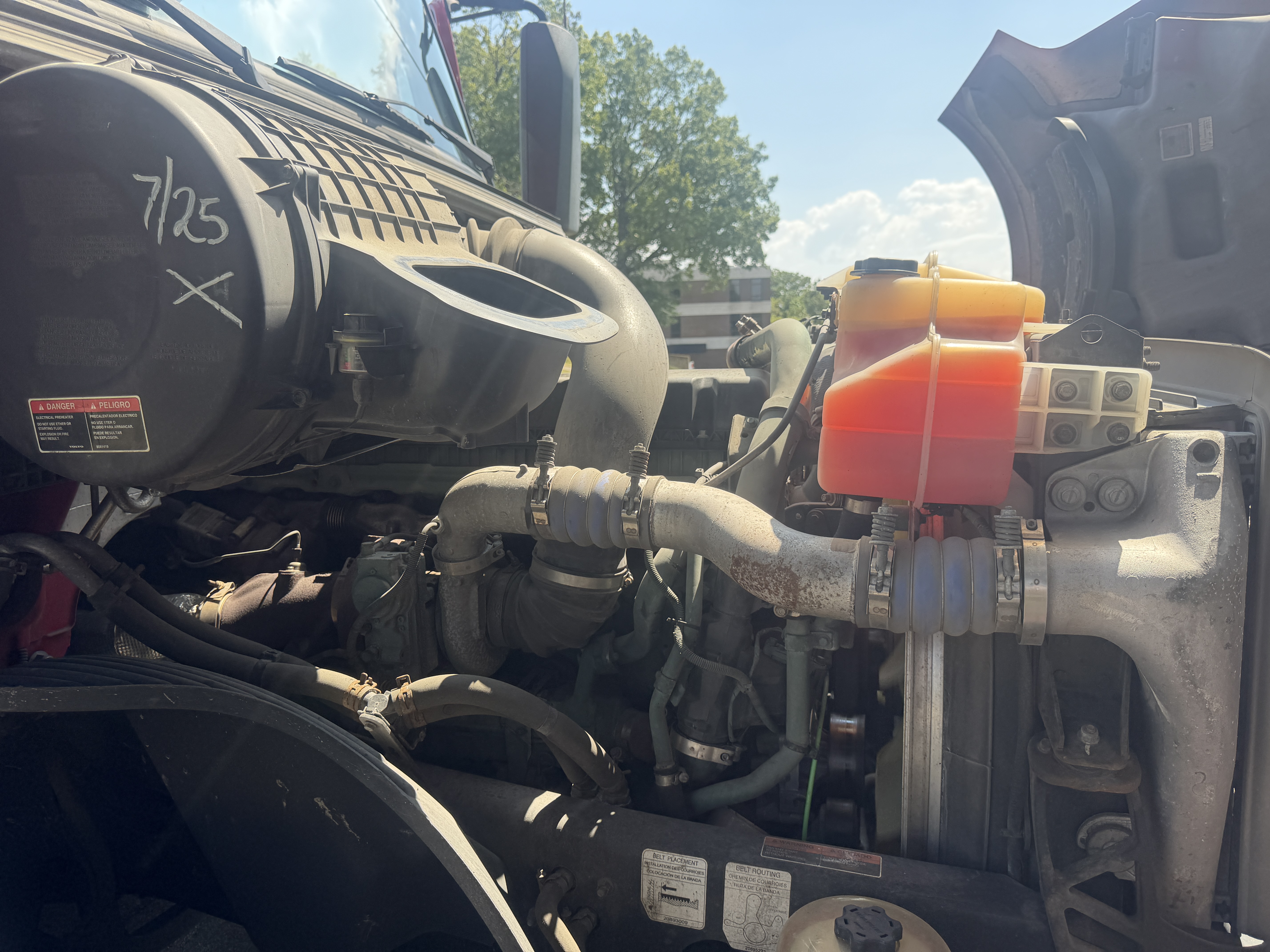 2022 Volvo VNL64T760
