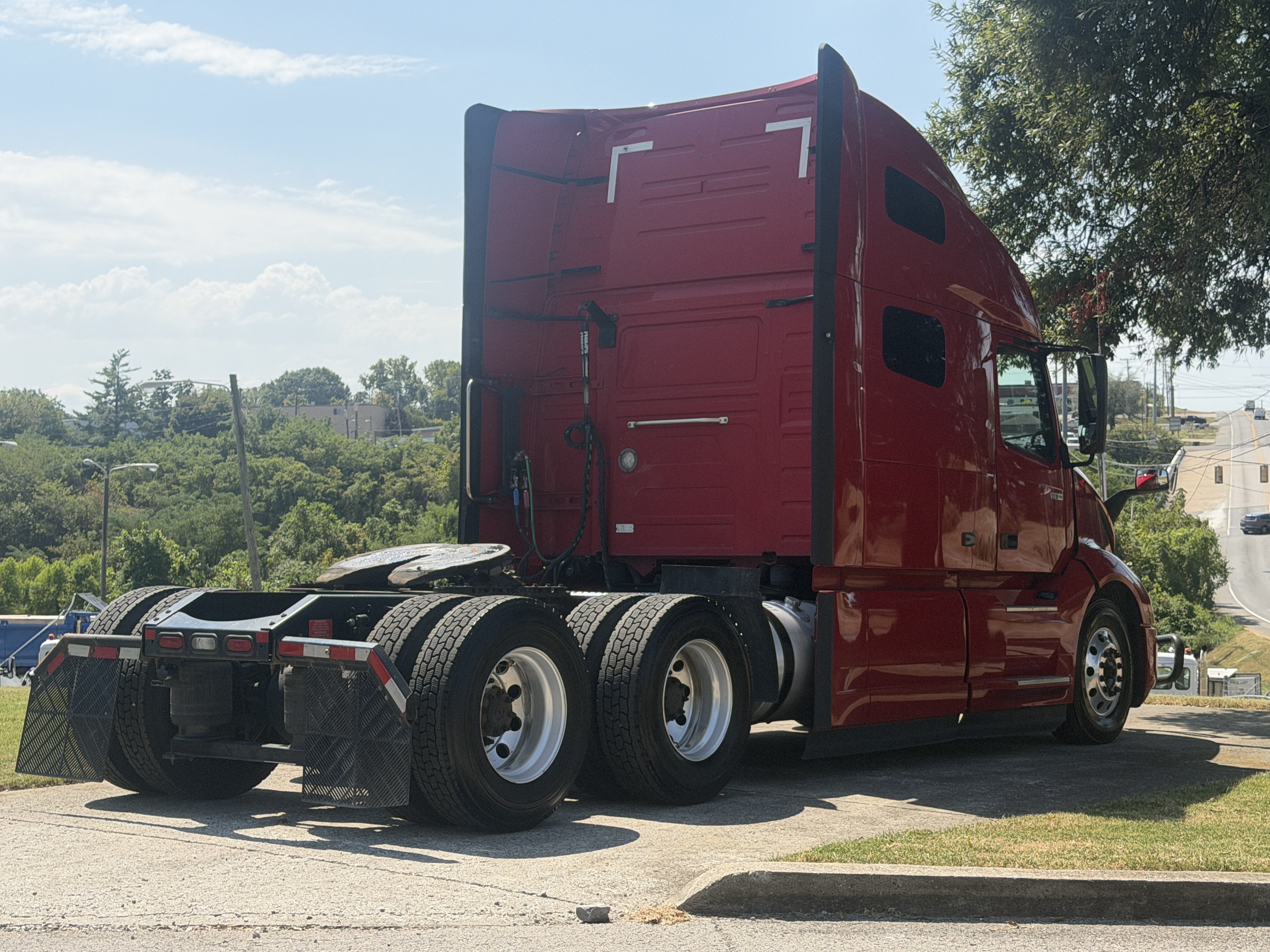 2022 Volvo VNL64T760