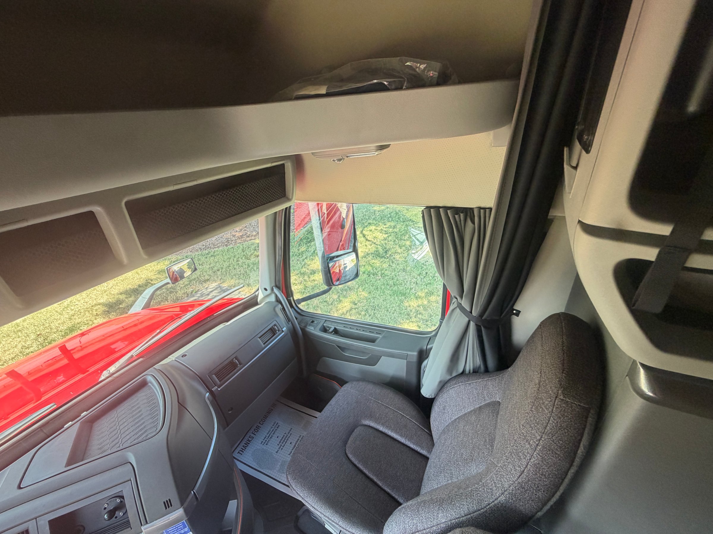 2022 Volvo VNL64T760