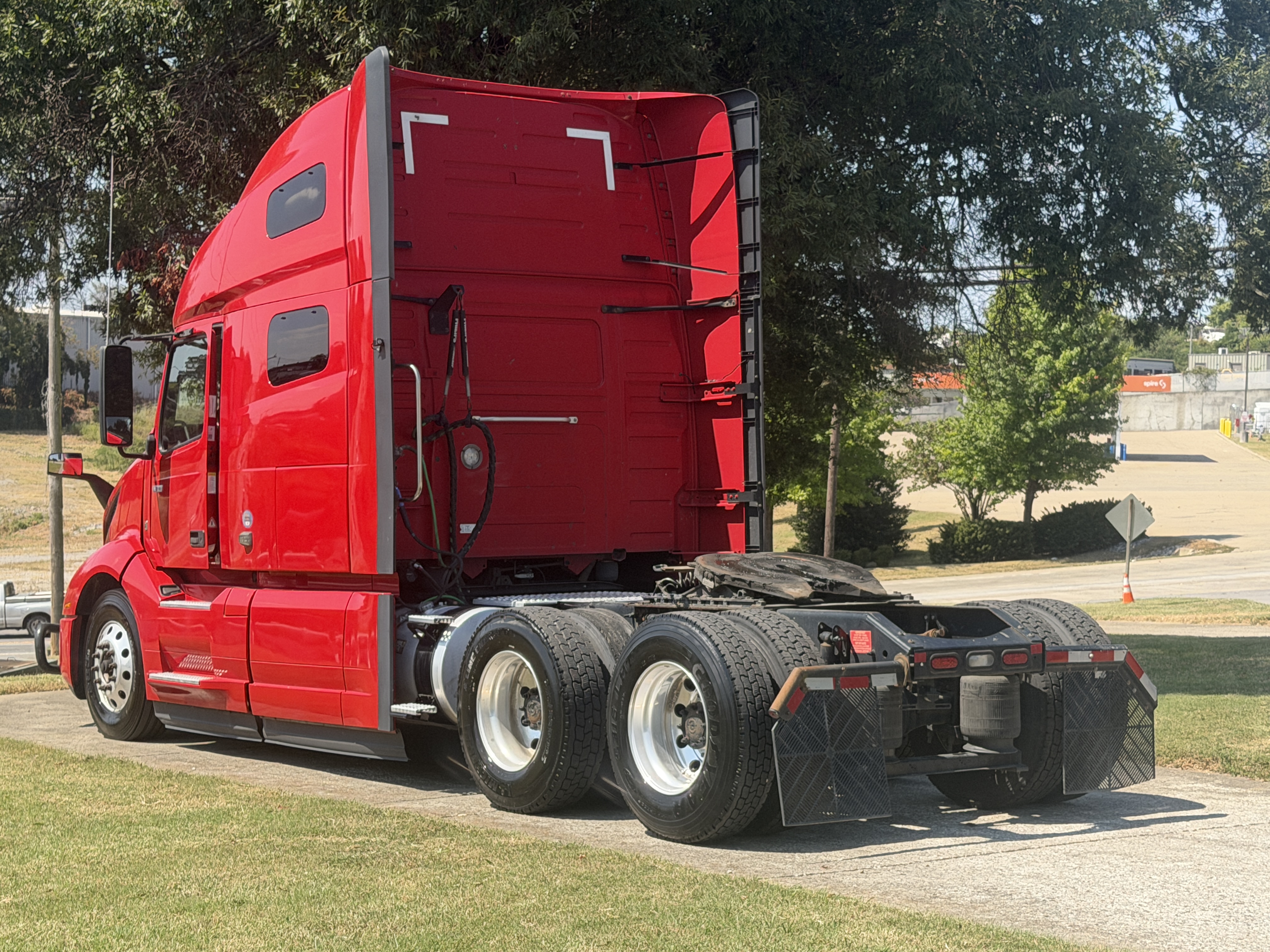 2022 Volvo VNL64T760