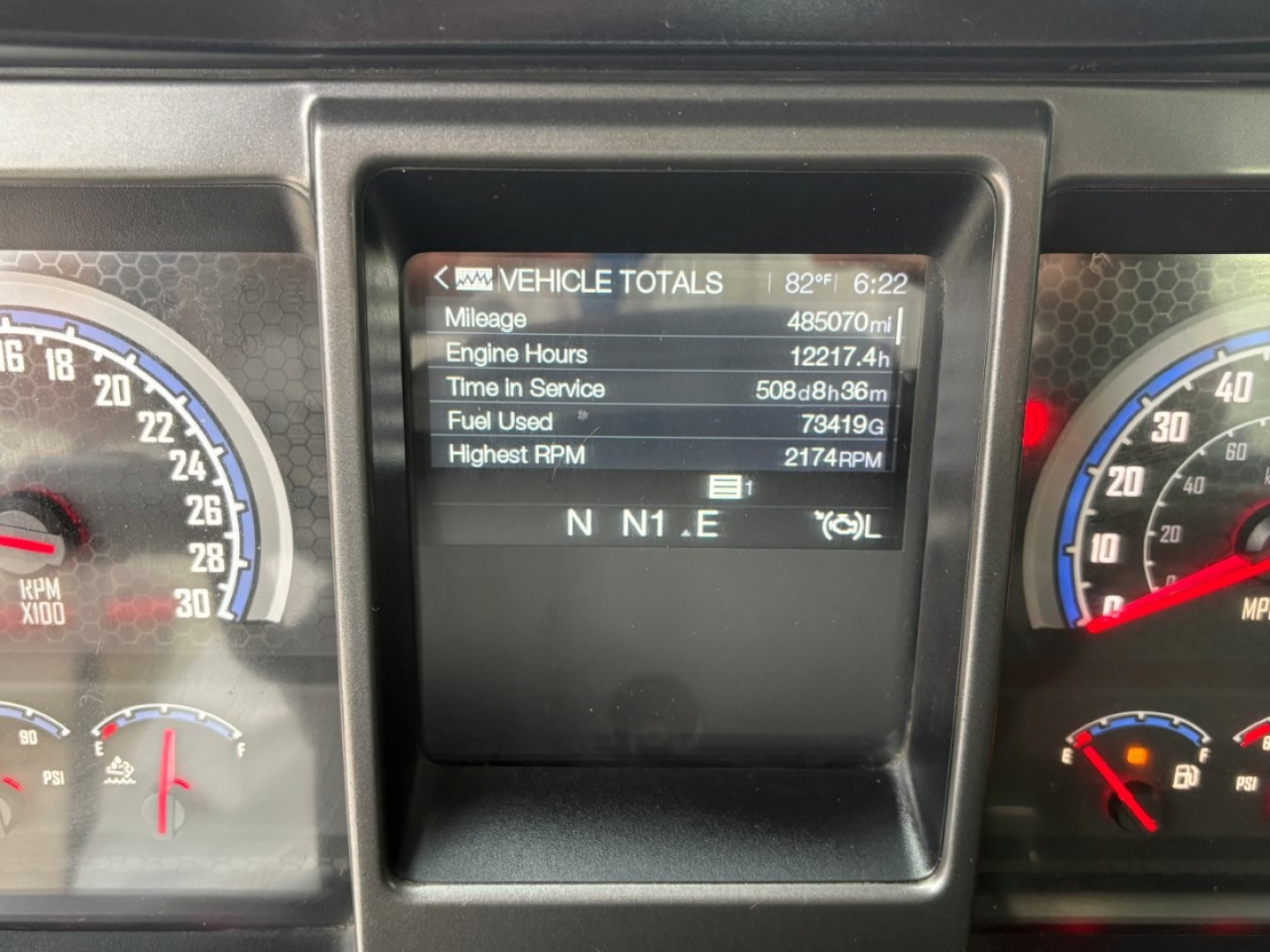 Mack PI64T cab dash shows Vehicle Totals screen with mileage 48507.0 mi, engine hours 2124.7 h, time in service 5086 h, highest RPM 2174, fuel used 73419 gal