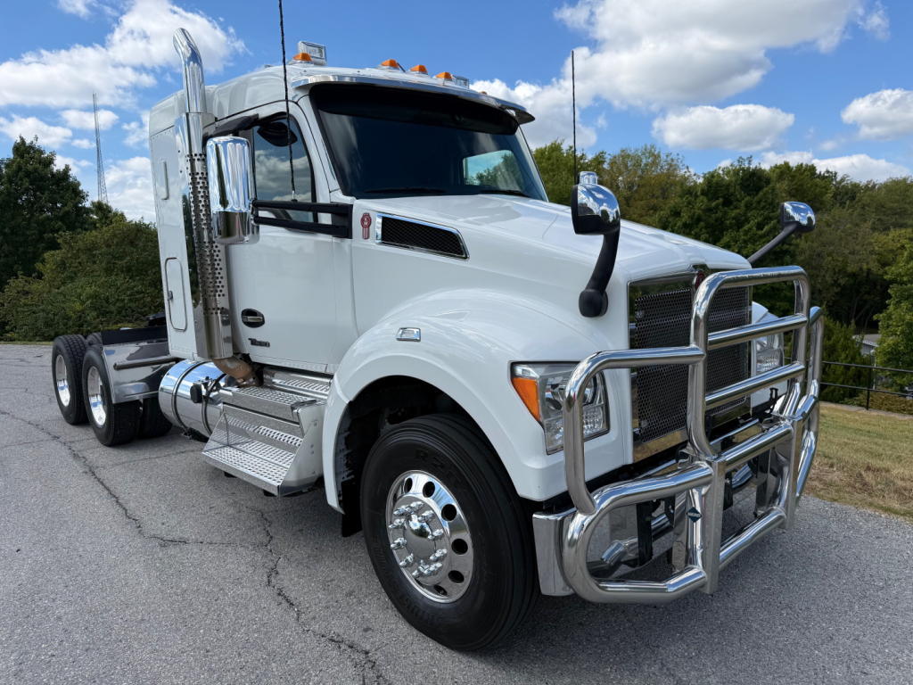 Kenworth T880S conventional sleeper truck, white cab, chrome grille guard, dual rear wheels, side exhaust, daytime running lights, VIN 1XKZDP9X3PJ225476.
