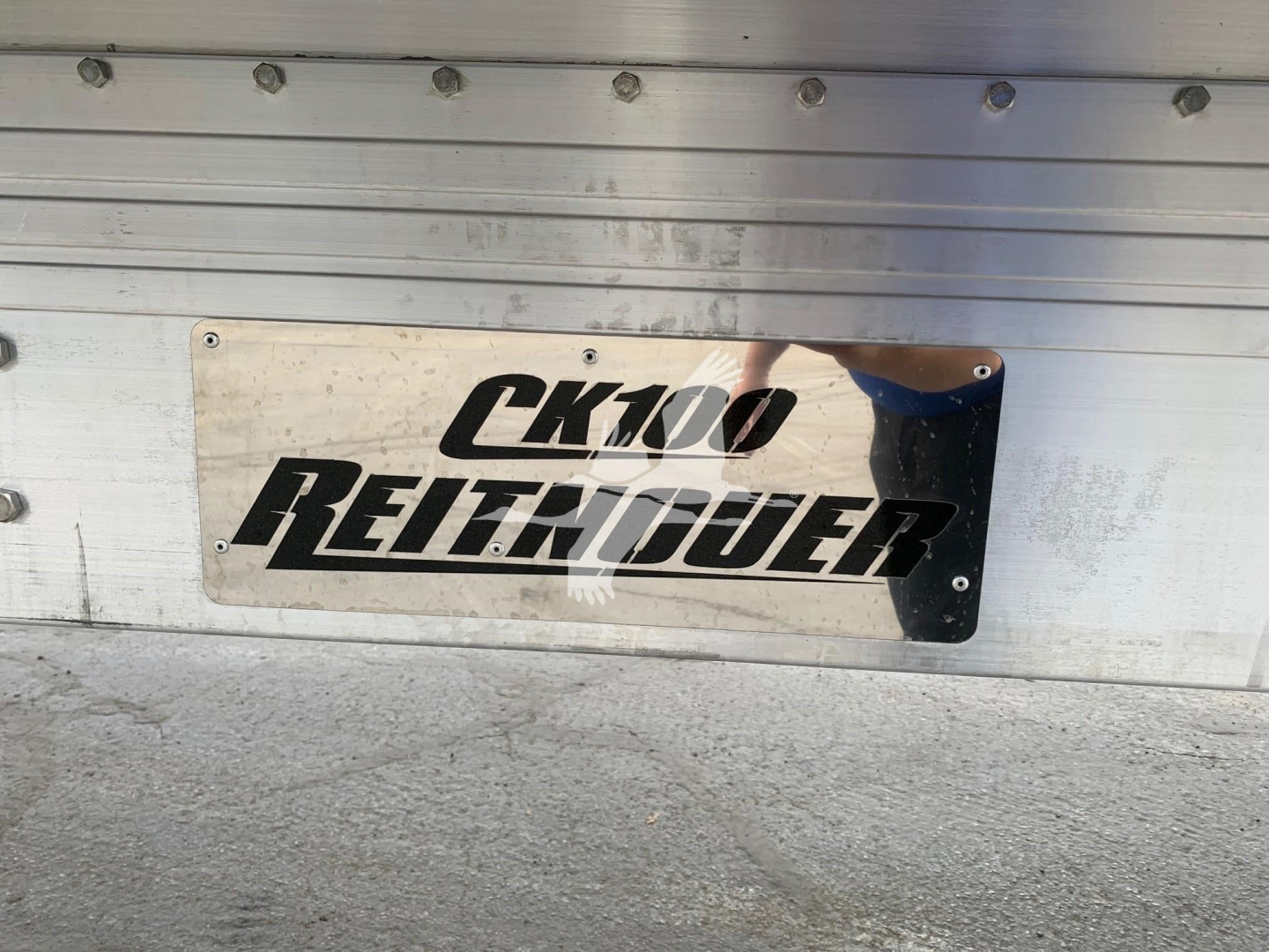 CK100 Reitnouer curtain-sided trailer plate with CK100 REITNOUER logo.
