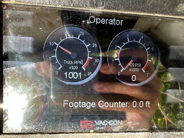 Operator display panel showing Truck RPM gauge at 1001 x1000 and Boost/Psi gauge at 0 with footage counter 0.0 ft, Vaccon branding.