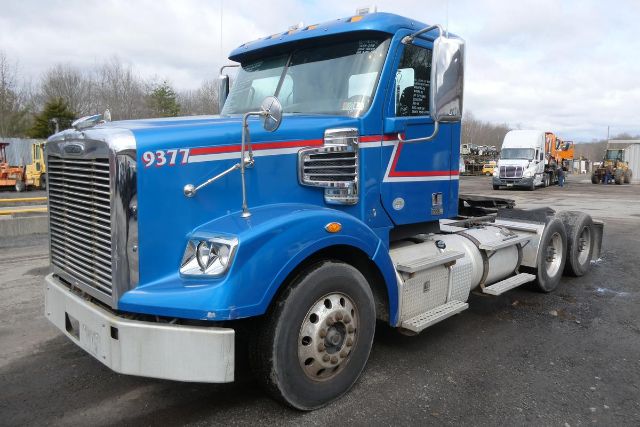 2015 Freightliner CORONADO 122SD