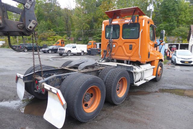 https://cdn.truckertotrucker.com/large/0b6c6434-1f39-4ab2-958c-865631f144ee.jpg?