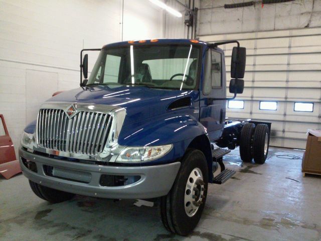 2015 International 4300 cab and chassis showing front grille and blue exterior with silver bumper