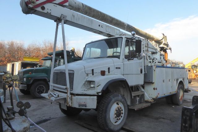 2002 Freightliner FL70 Bucket Boom Truck #