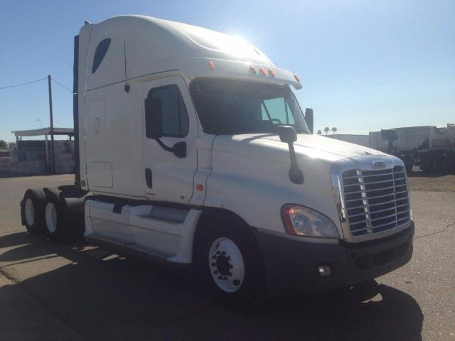  Freightliner Cascadia 2012 conventional sleeper truck side view showing white cab and front grille.