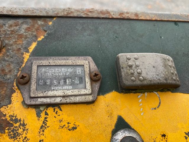 Kesmac F5000 lifting equipment showing hour meter and keypad in dusty state.